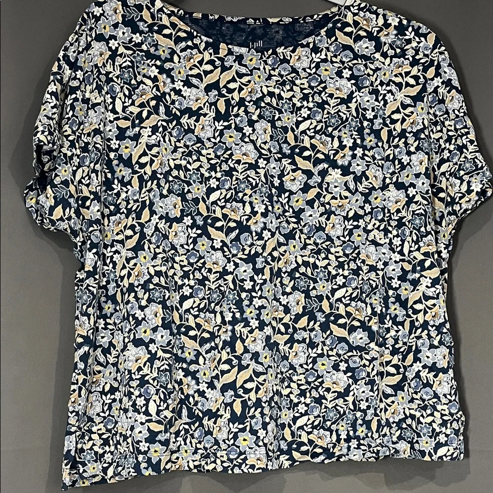 J. Jill Women's Floral Luxe Supima Relaxed Tee - Navy and Peach Petite Medium - Picture 1 of 3